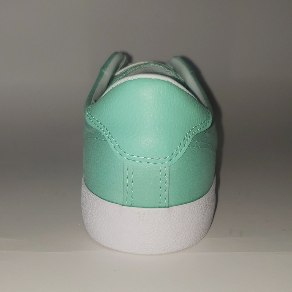 CHUCK TAYLOR ALL STAR BREAKPOINT LEATHER SNEAKER - WOMEN'S - Picture 2 of 4